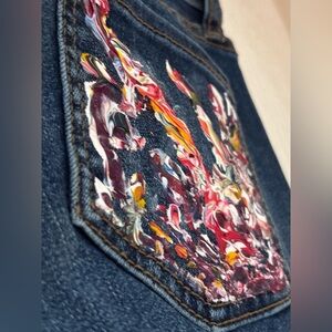 Women’s Kut Blue Denim Jeans by Christine with multicolor acrylic art sz 2P